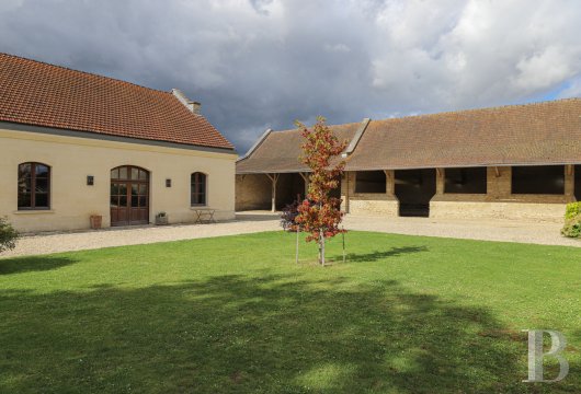 A large 18th century farmhouse and dovecote transformed into a hotel in the Oise, near Senlis - photo  n°4